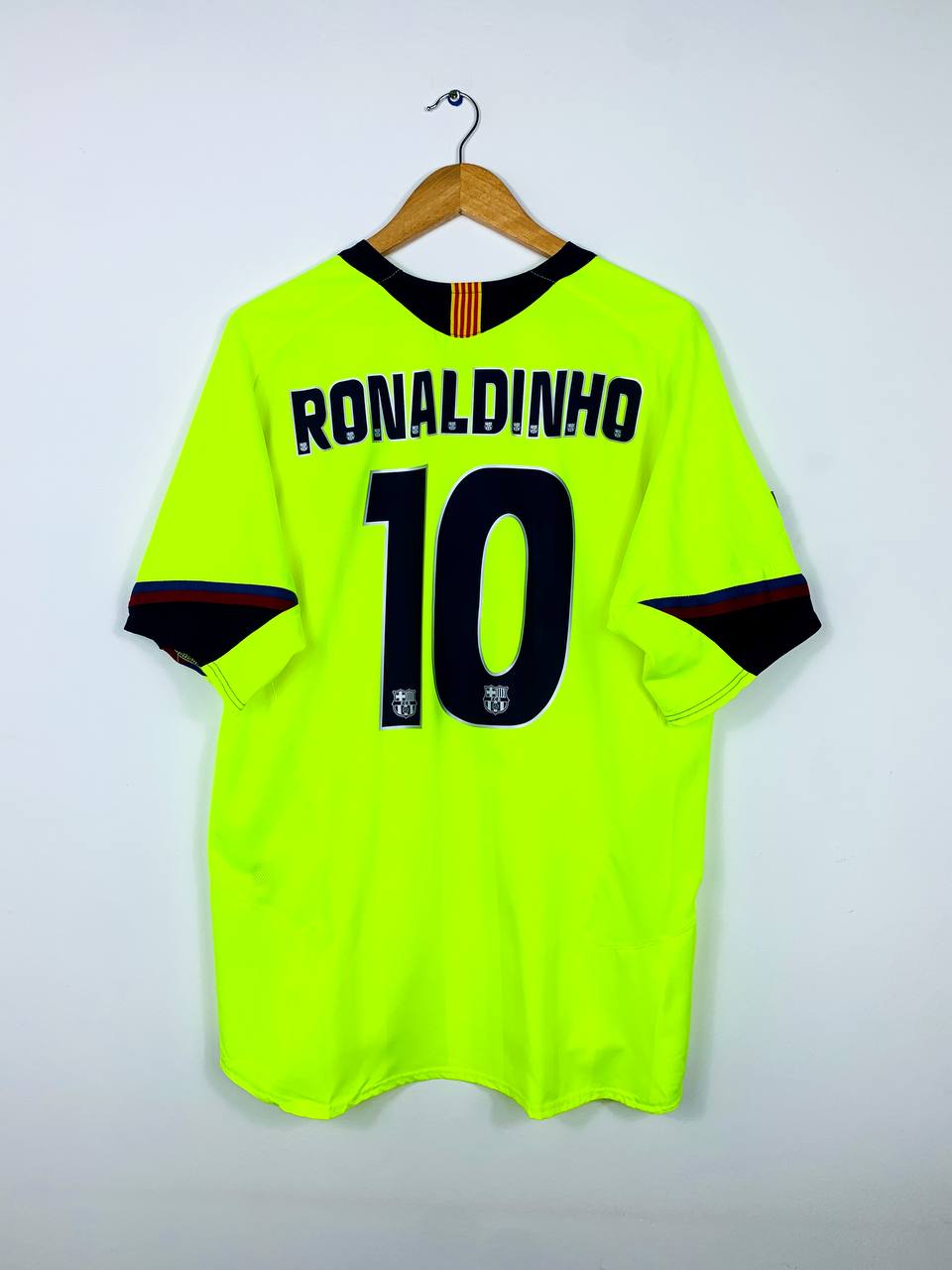 BARCELONA 2005/2006 AWAY SHIRT #10 RONALDINHO