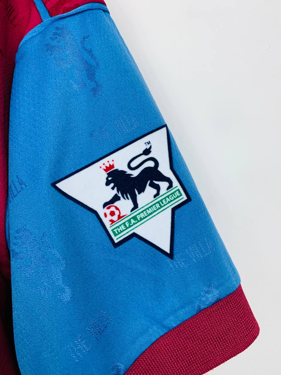 ASTON VILLA 1995/1997 HOME SHIRT #9 MILOSEVIC