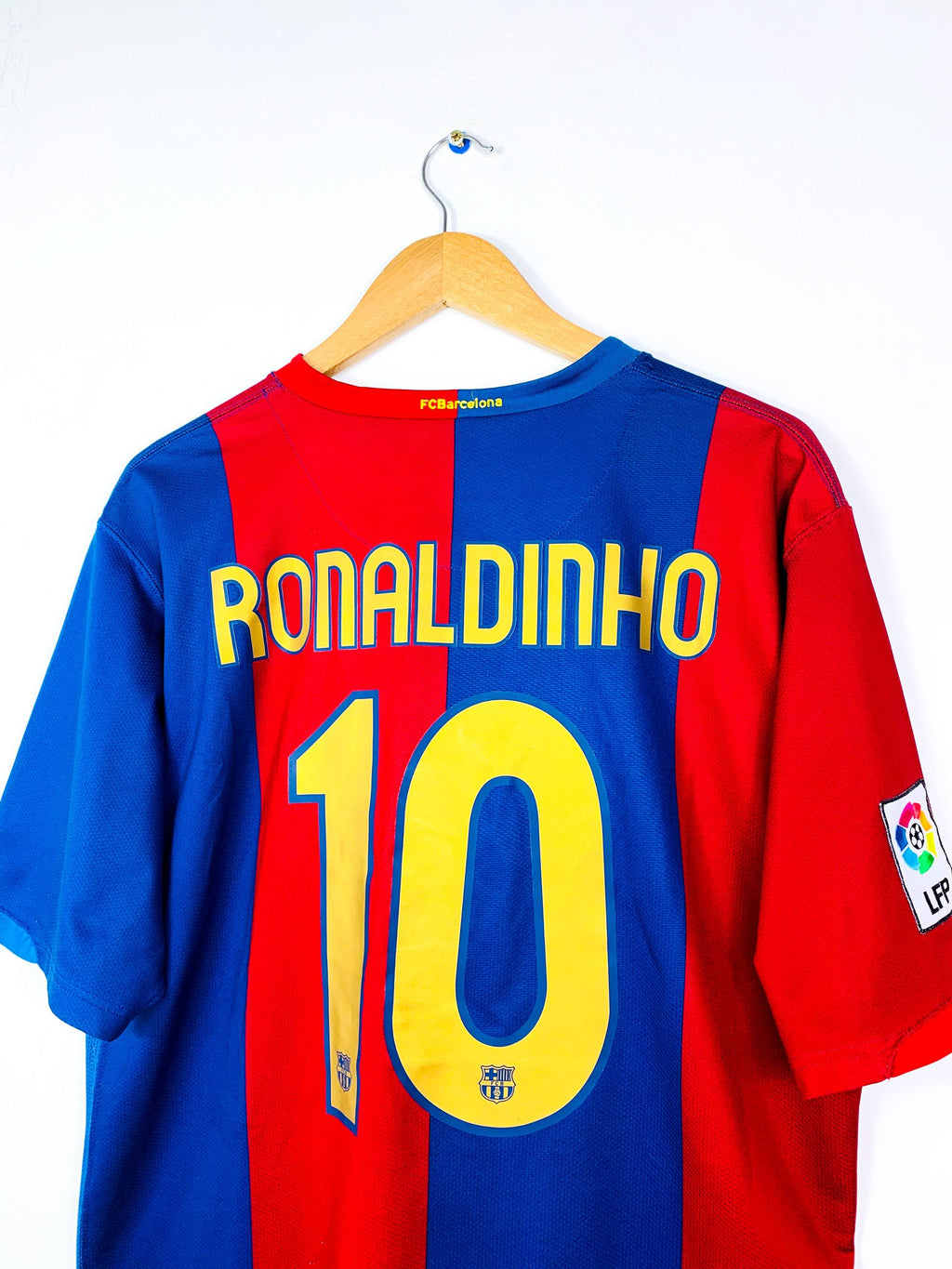 BARCELONA 2006/2007 HOME SHIRT #10 RONALDINHO [XL]