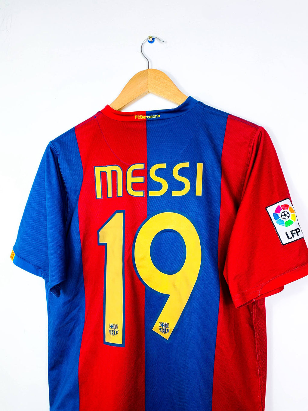 BARCELONA 2006/2007 HOME SHIRT #19 MESSI [M]