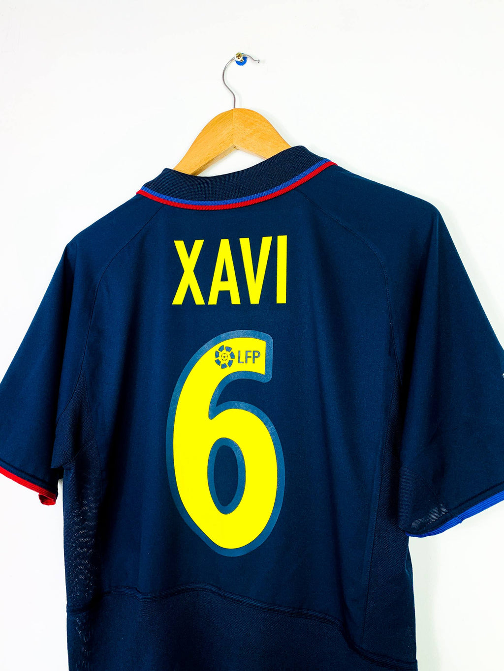 BARCELONA 2002/2004 AWAY SHIRT #6 XAVI [S/M]