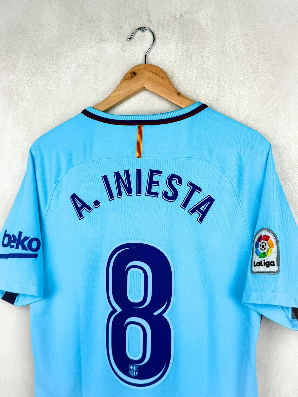 BARCELONA 2017/2018 AWAY SHIRT #8 INIESTA [M]