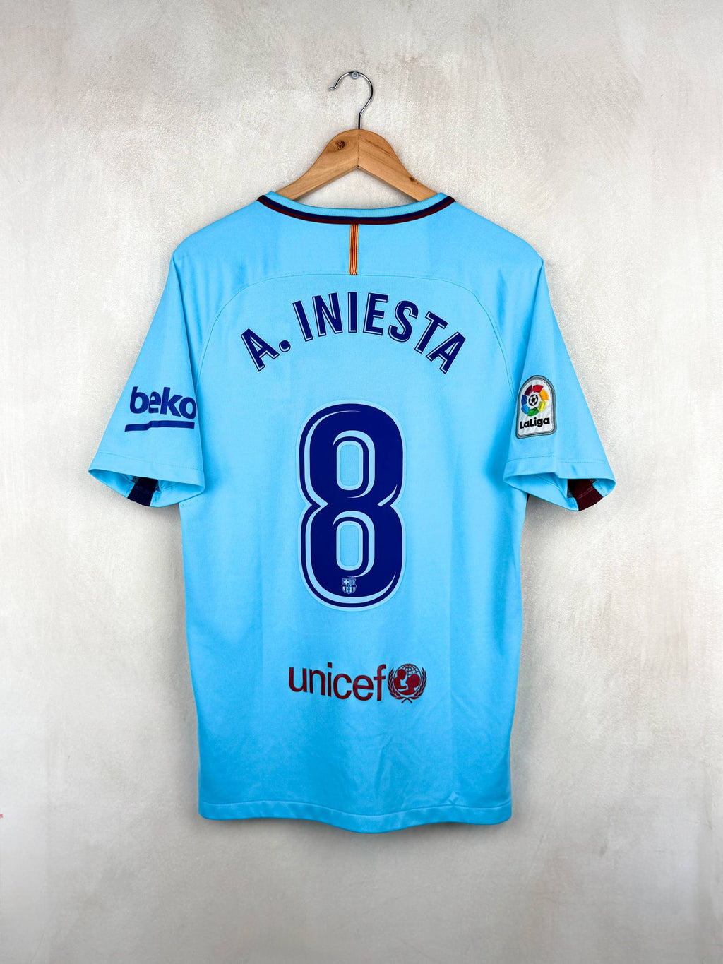 BARCELONA 2017/2018 AWAY SHIRT #8 INIESTA [M]