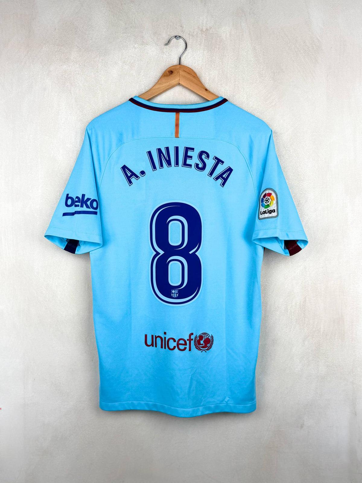BARCELONA 2017/2018 AWAY SHIRT #8 INIESTA [M]