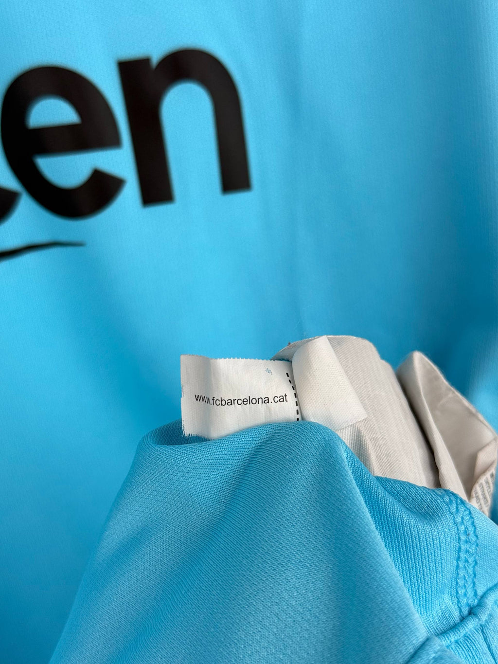 BARCELONA 2017/2018 AWAY SHIRT #8 INIESTA [M]