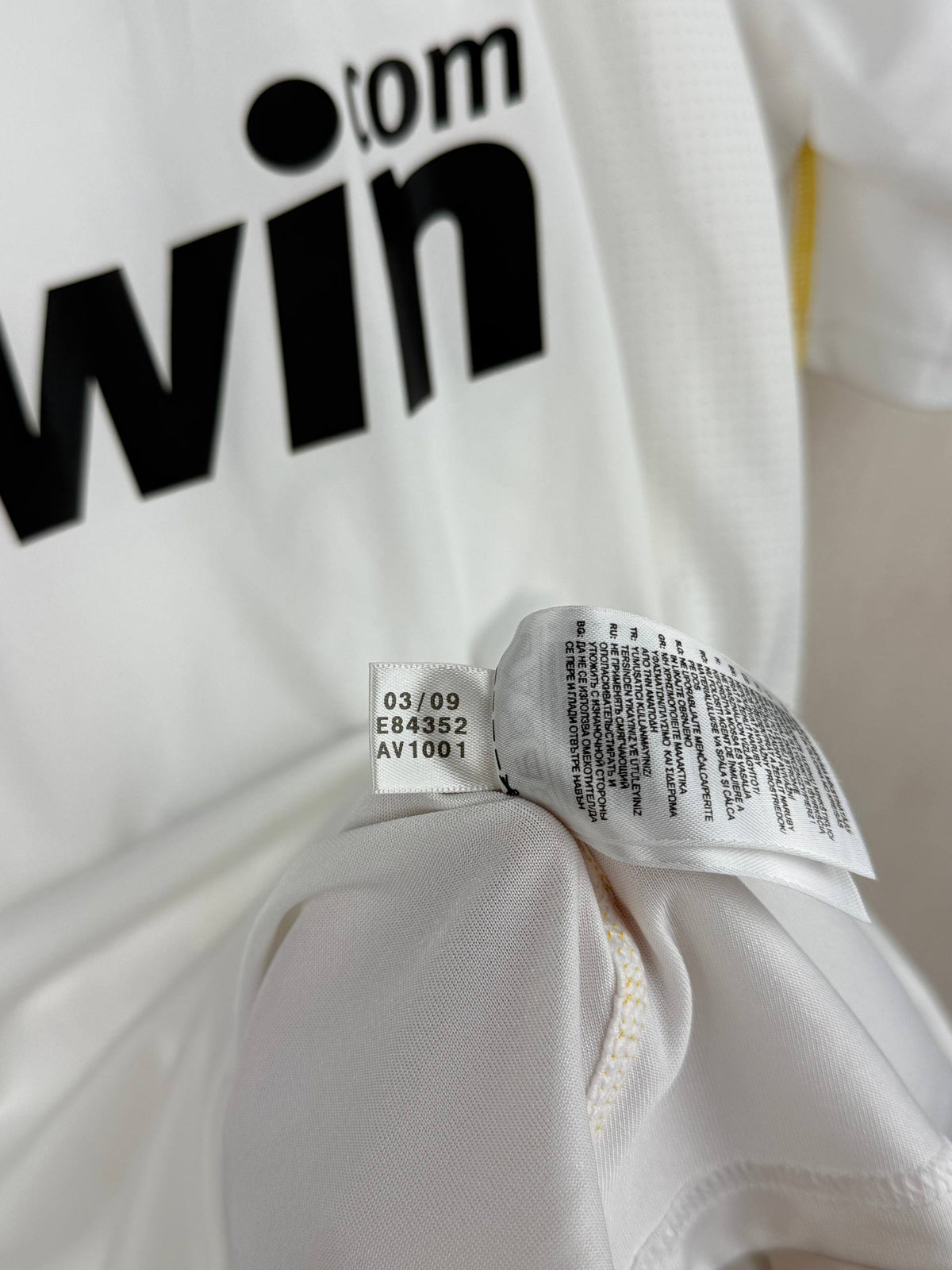 REAL MADRID 2009/2010 HOME SHIRT #8 KAKA [L]